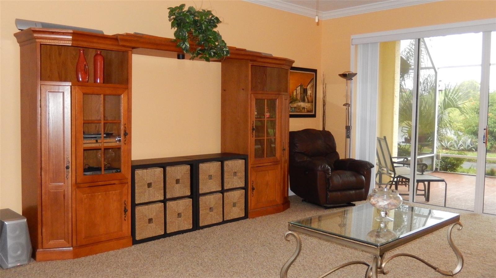 Listing photo id 13 for 6734 Vista Del Lago Avenue