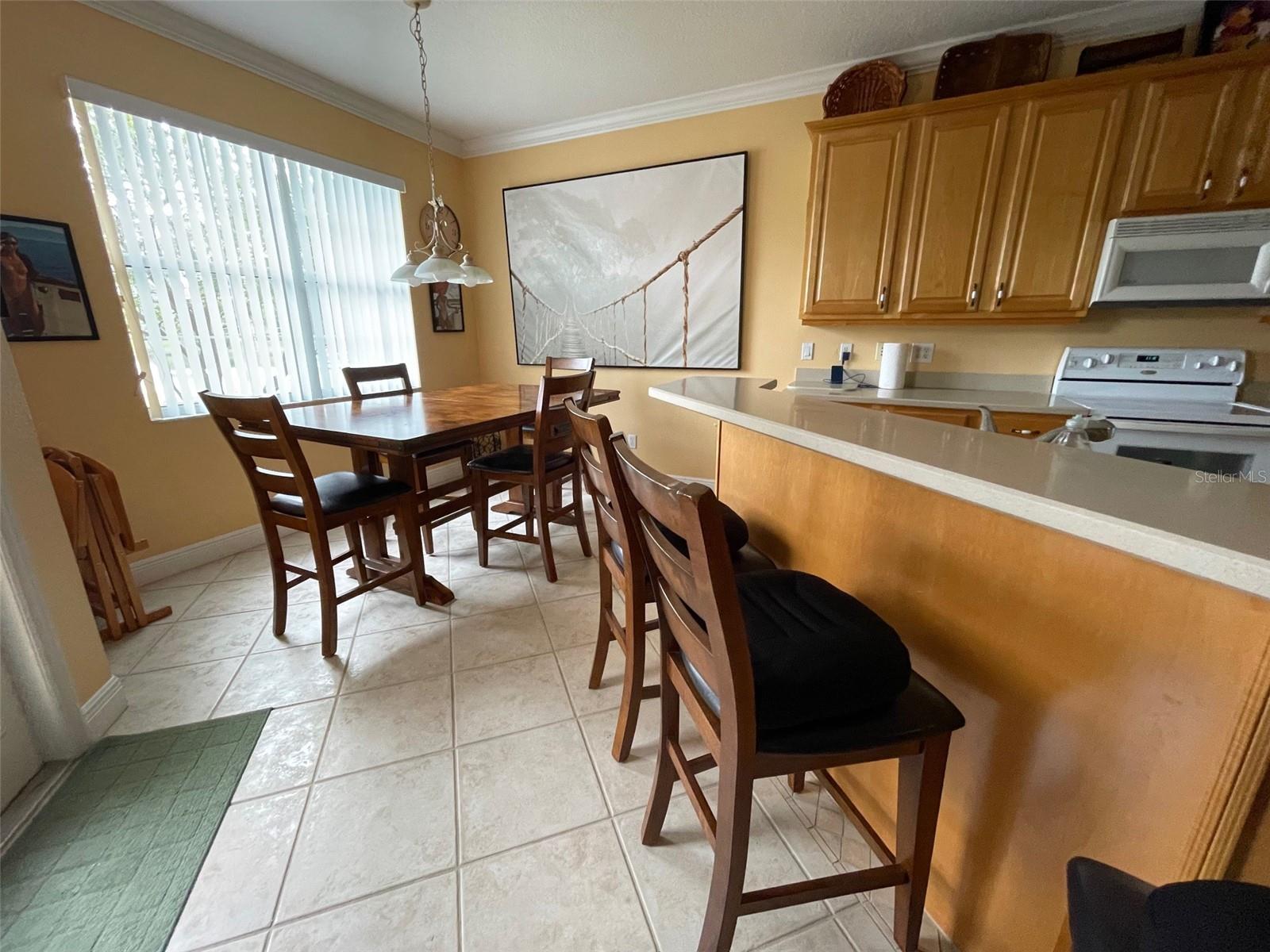 Listing photo id 3 for 6734 Vista Del Lago Avenue