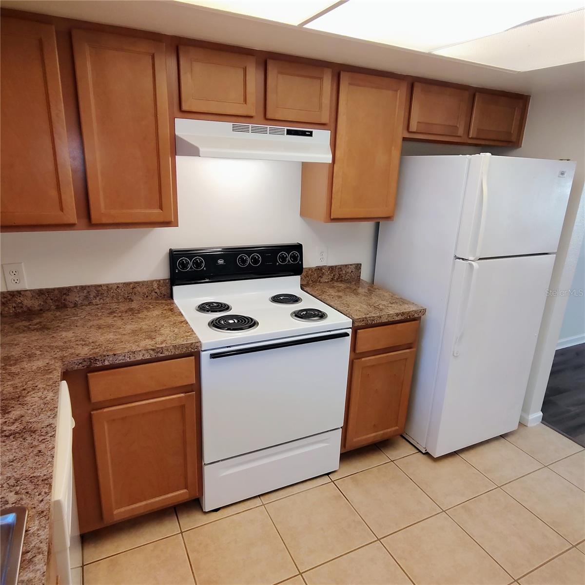 Image 2 of 11 For 2820 Dupont Street S 201