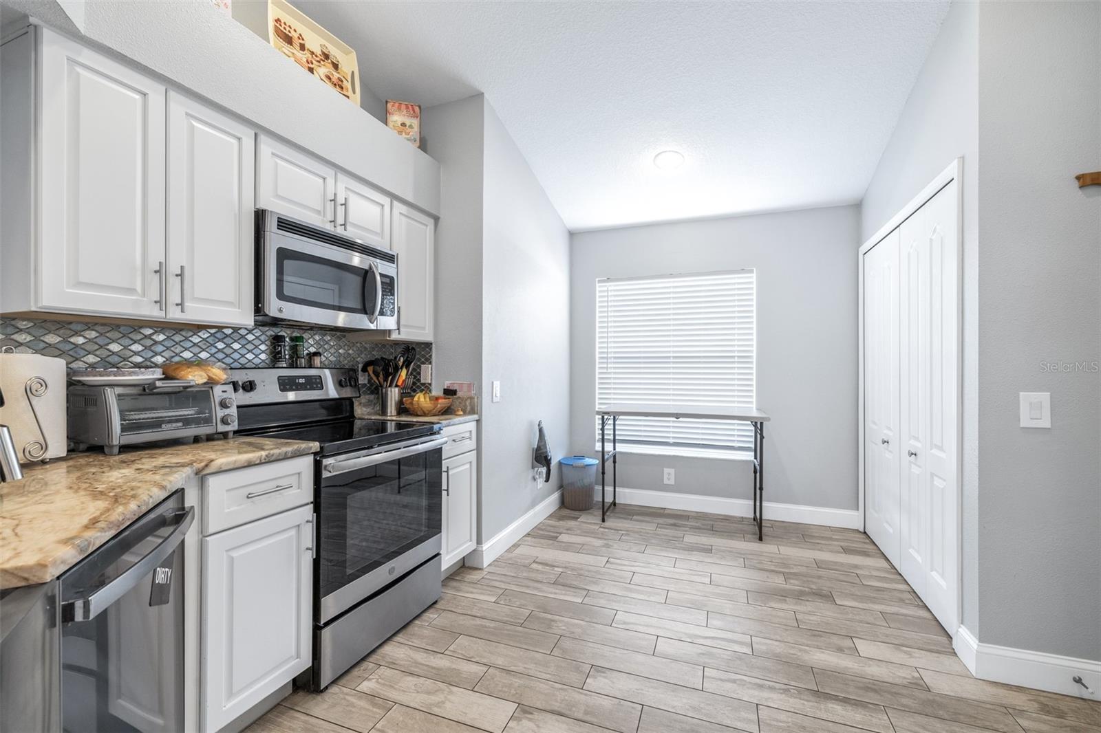 Image 15 of 55 For 12323 Southbridge Terrace