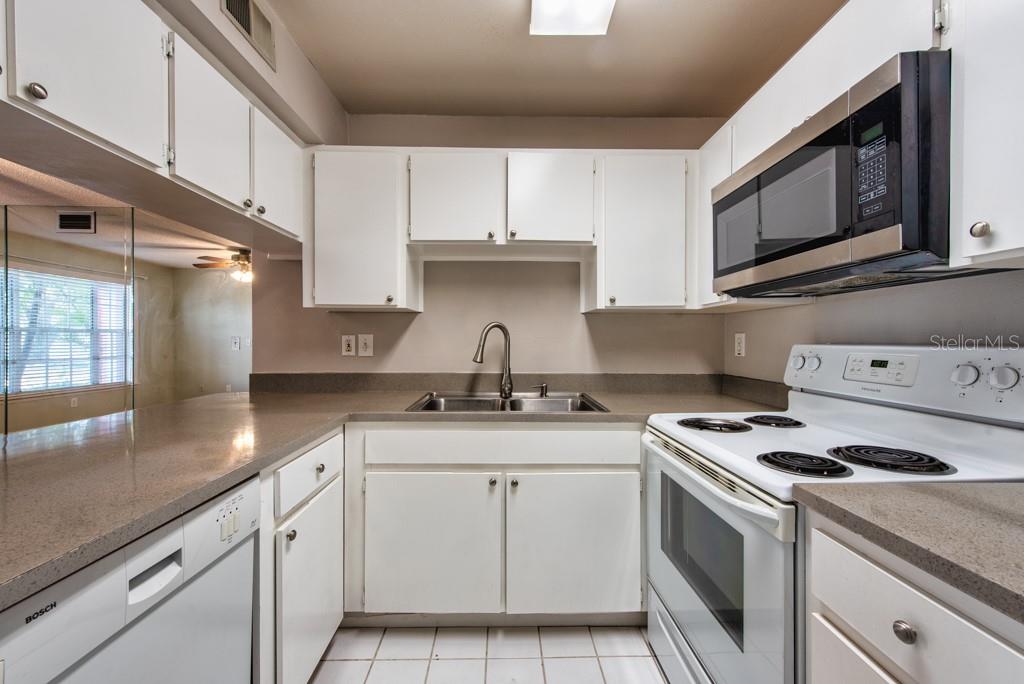 Image 10 of 32 For 3002 Cleveland Street C3