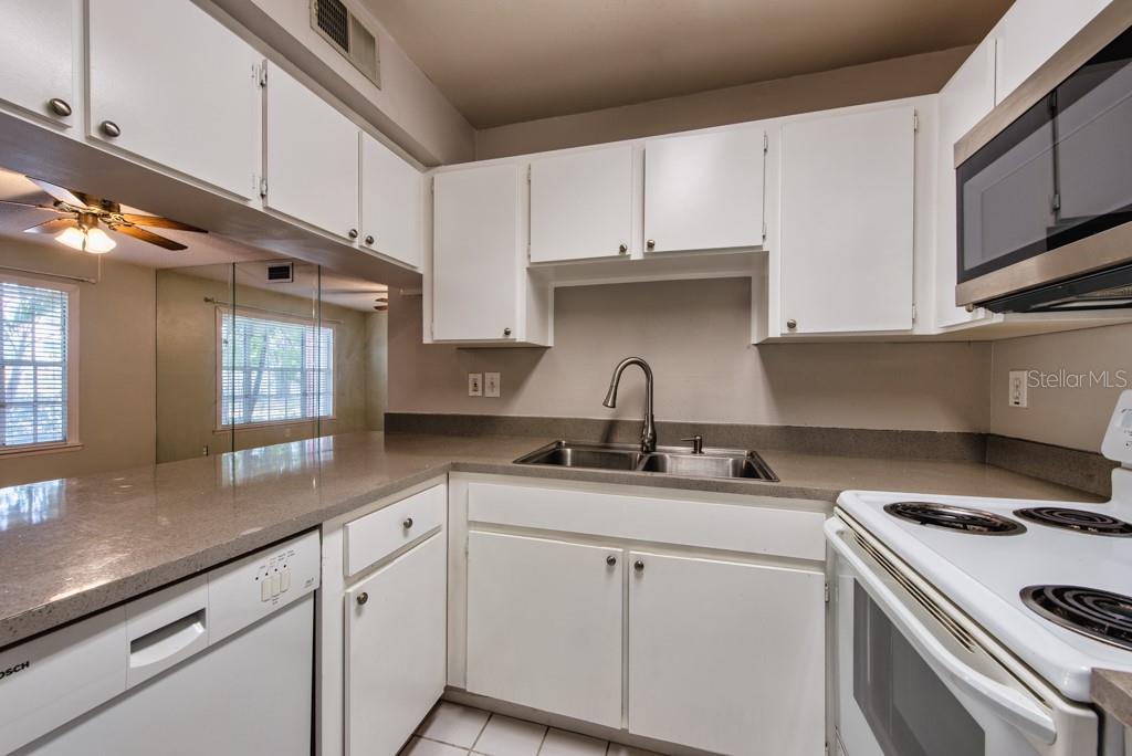 Image 11 of 32 For 3002 Cleveland Street C3