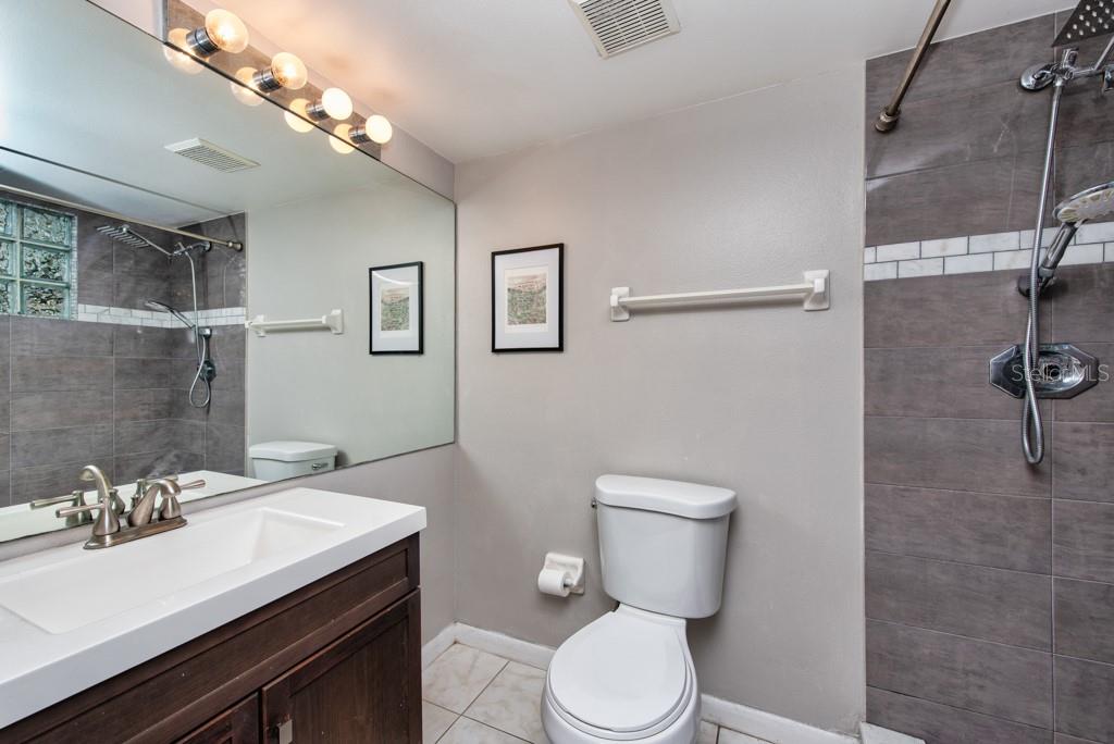 Image 14 of 32 For 3002 Cleveland Street C3