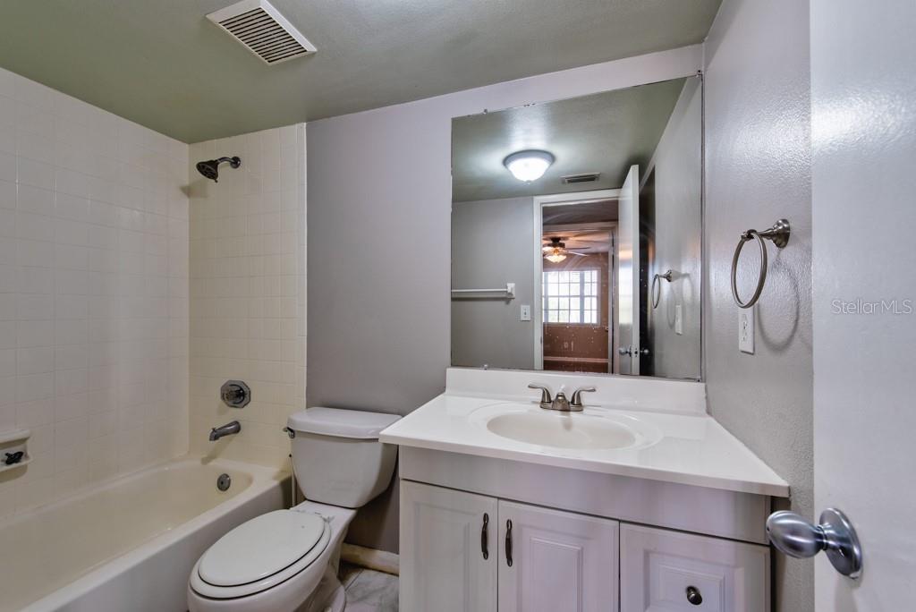 Image 17 of 32 For 3002 Cleveland Street C3