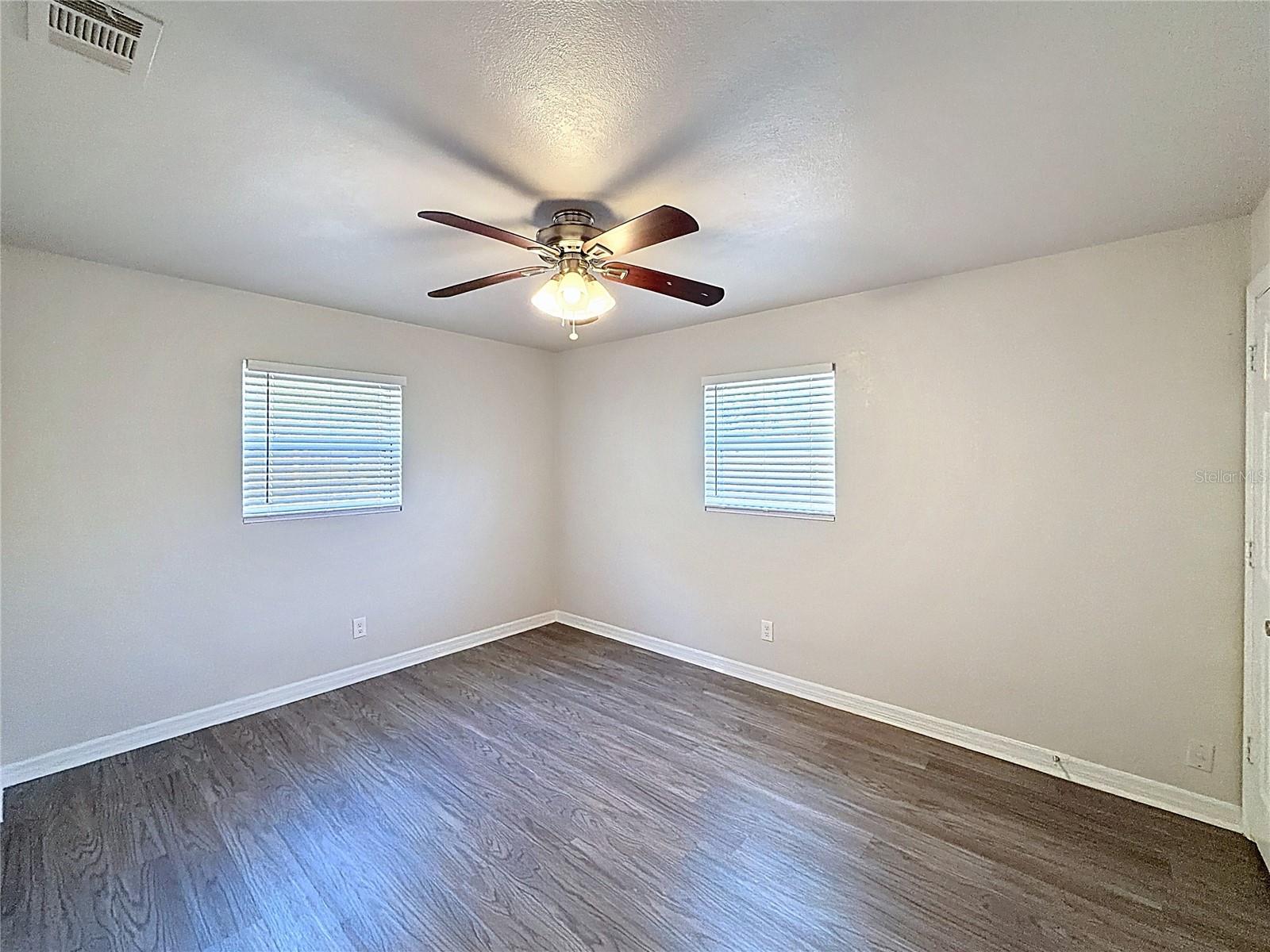 Listing photo id 9 for 4107 Grace Street