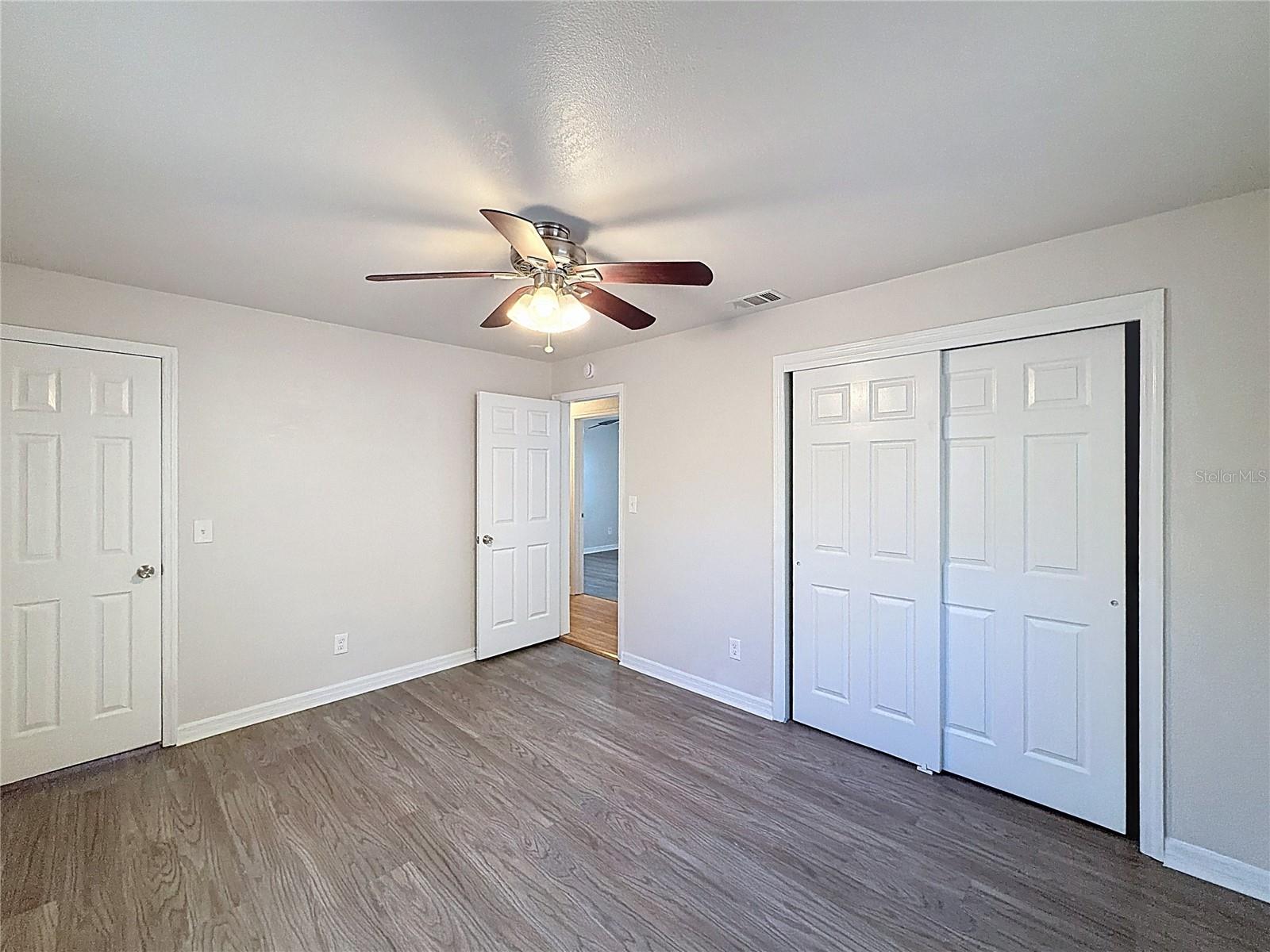 Listing photo id 10 for 4107 Grace Street