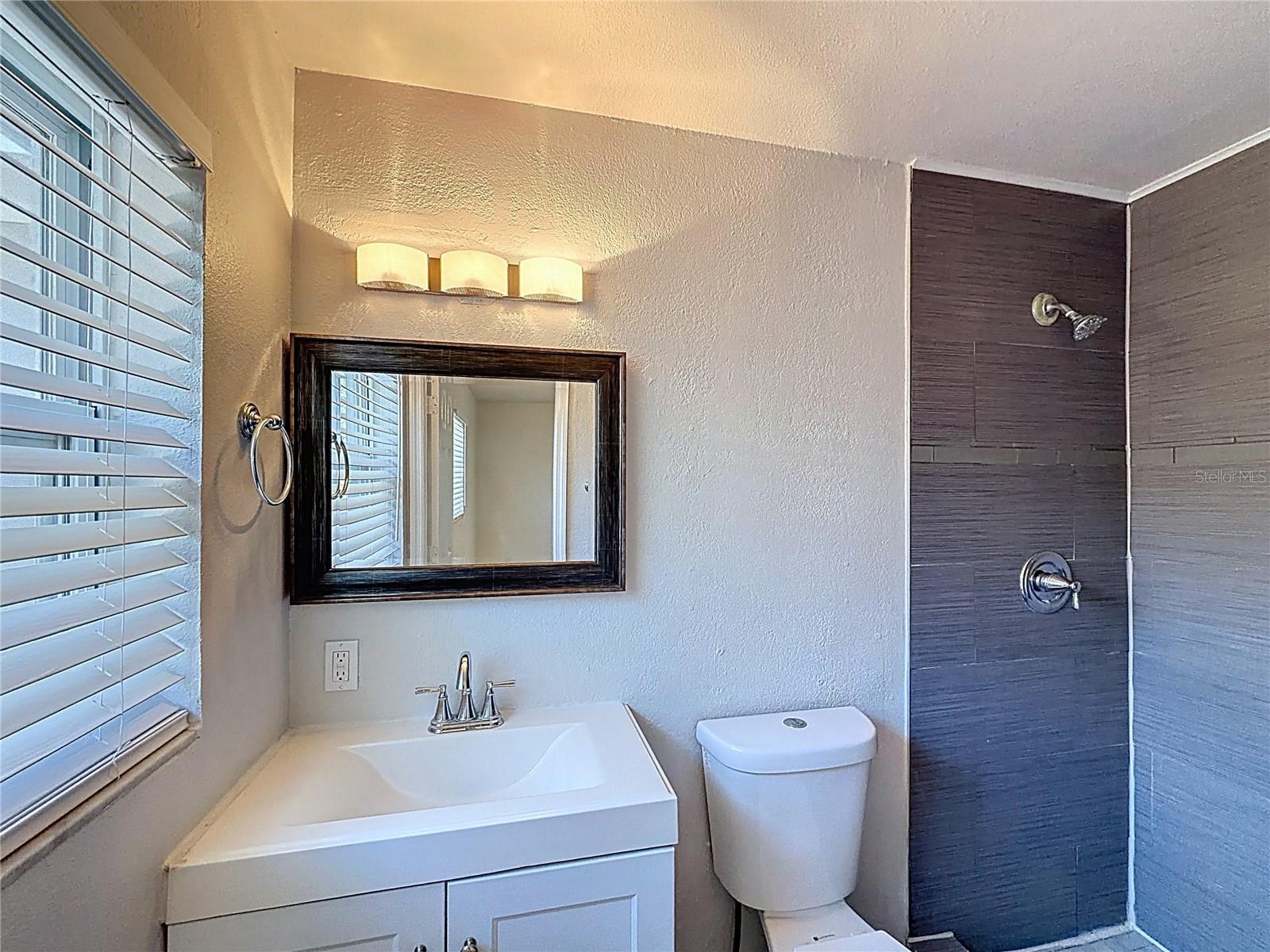 Listing photo id 11 for 4107 Grace Street