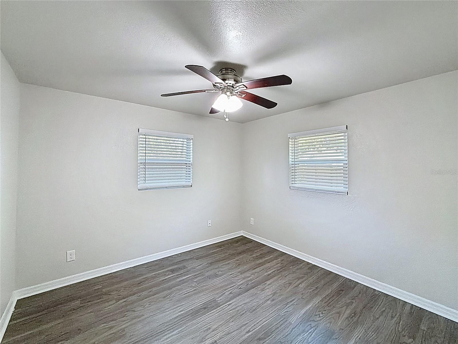 Listing photo id 12 for 4107 Grace Street