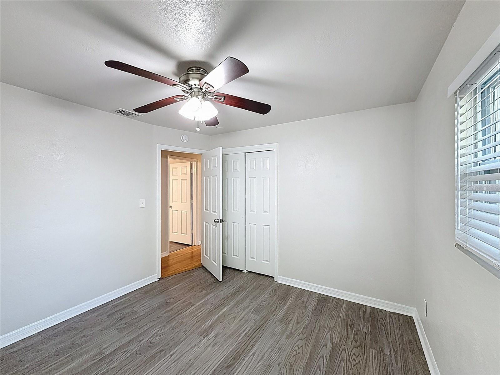 Listing photo id 13 for 4107 Grace Street