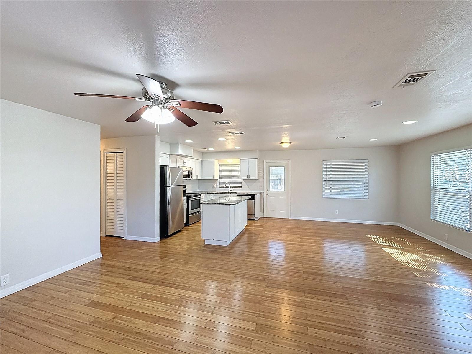 Listing photo id 0 for 4107 Grace Street