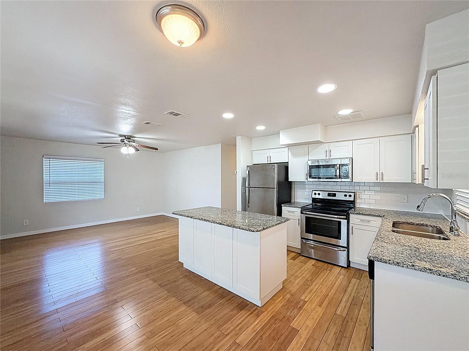 Listing photo id 5 for 4107 Grace Street