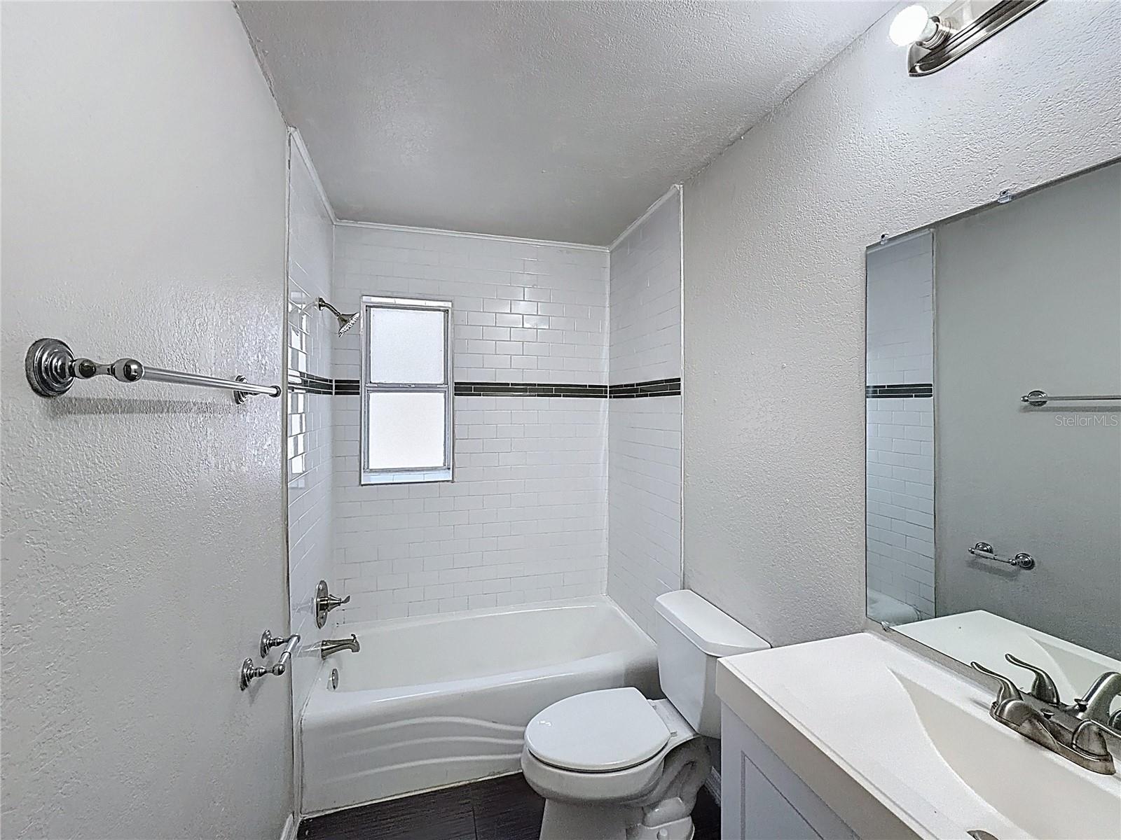 Listing photo id 6 for 4107 Grace Street