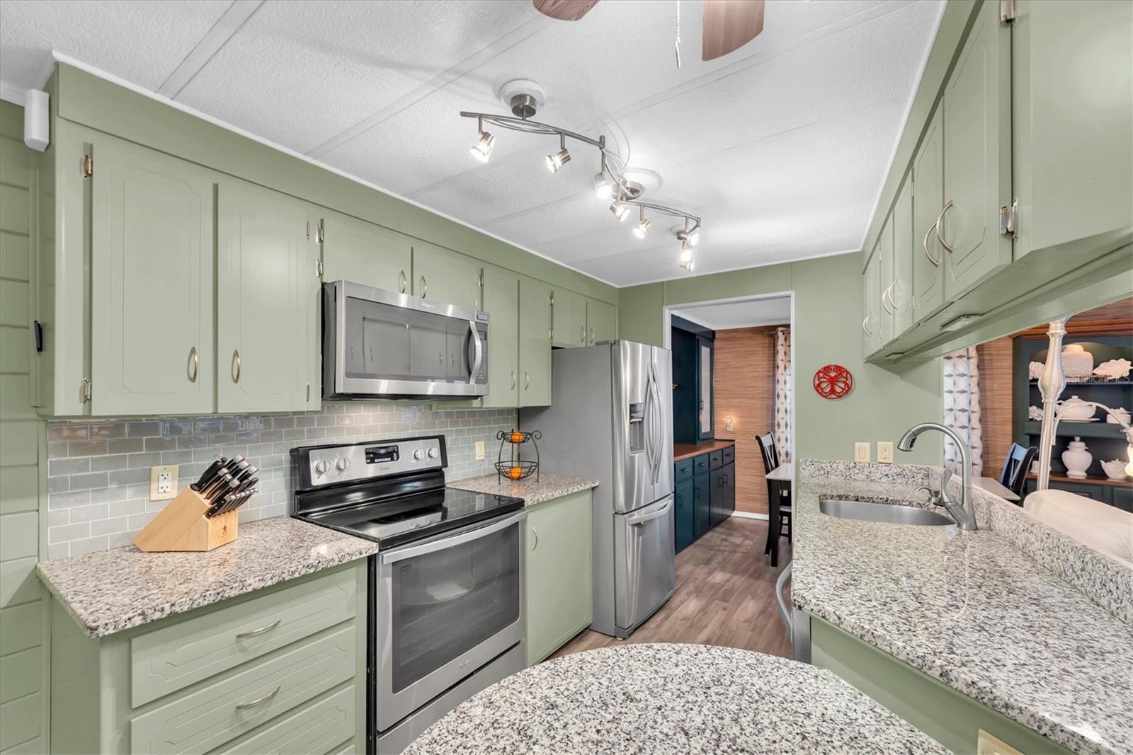 Image 10 of 48 For 12501 Ulmerton Road 206