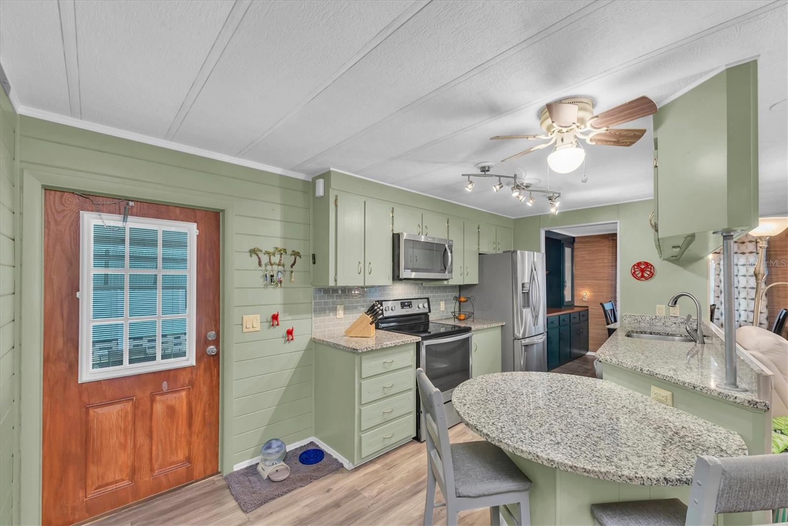 Image 11 of 48 For 12501 Ulmerton Road 206