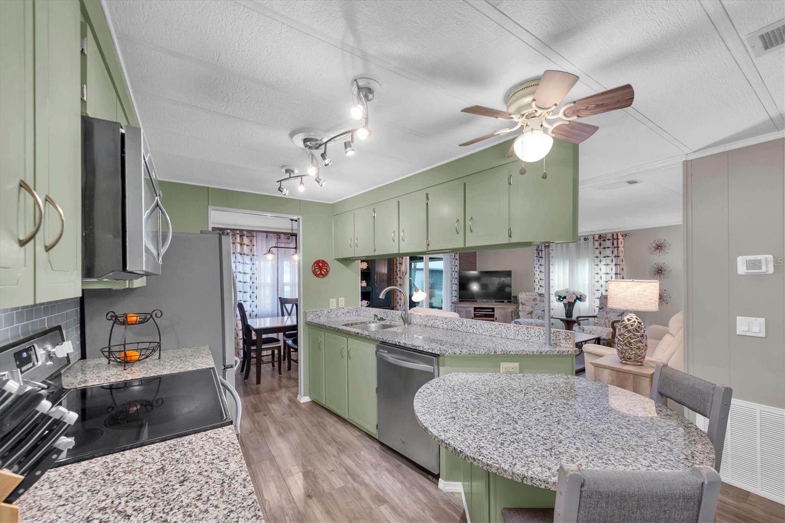 Image 12 of 48 For 12501 Ulmerton Road 206