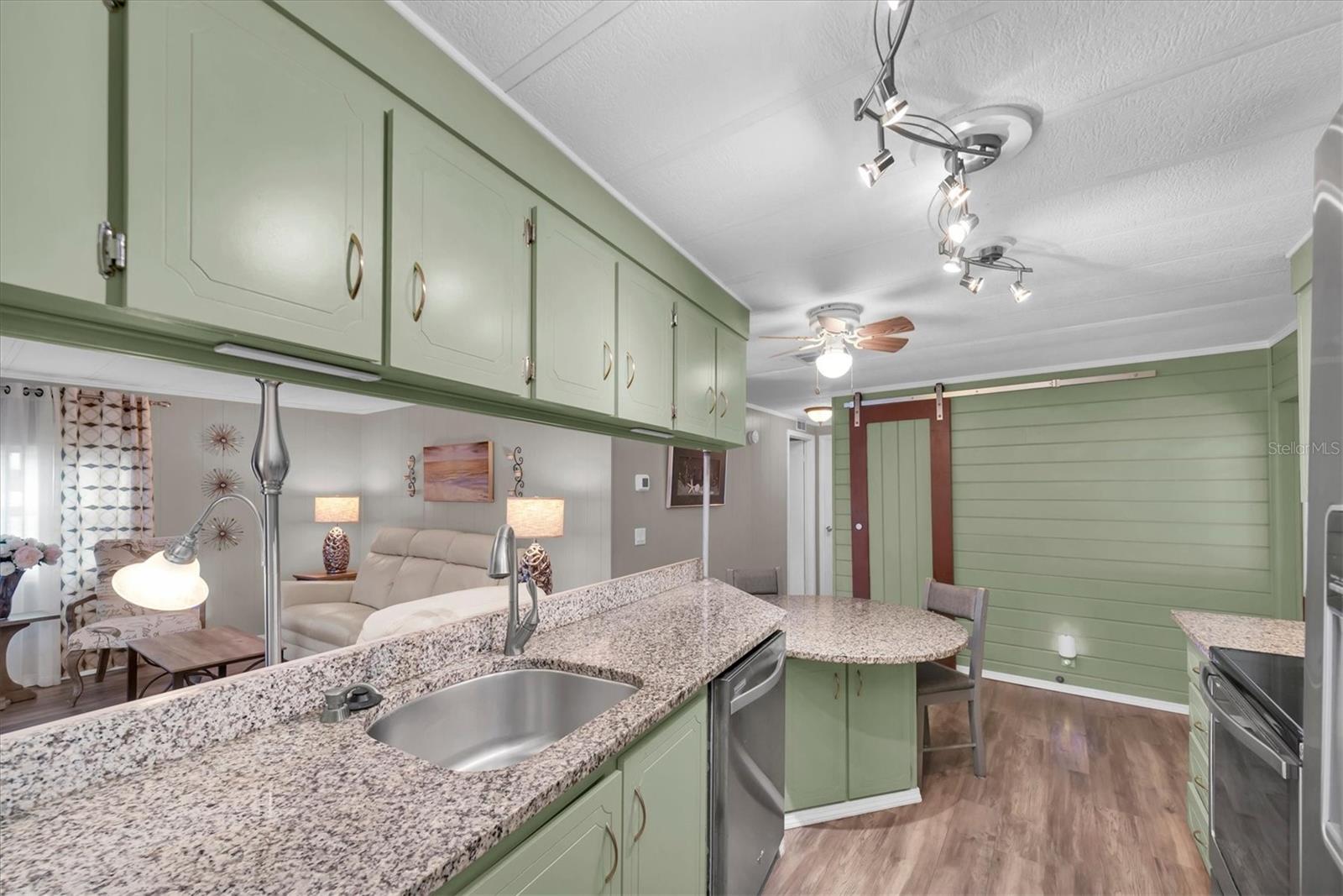 Image 13 of 48 For 12501 Ulmerton Road 206