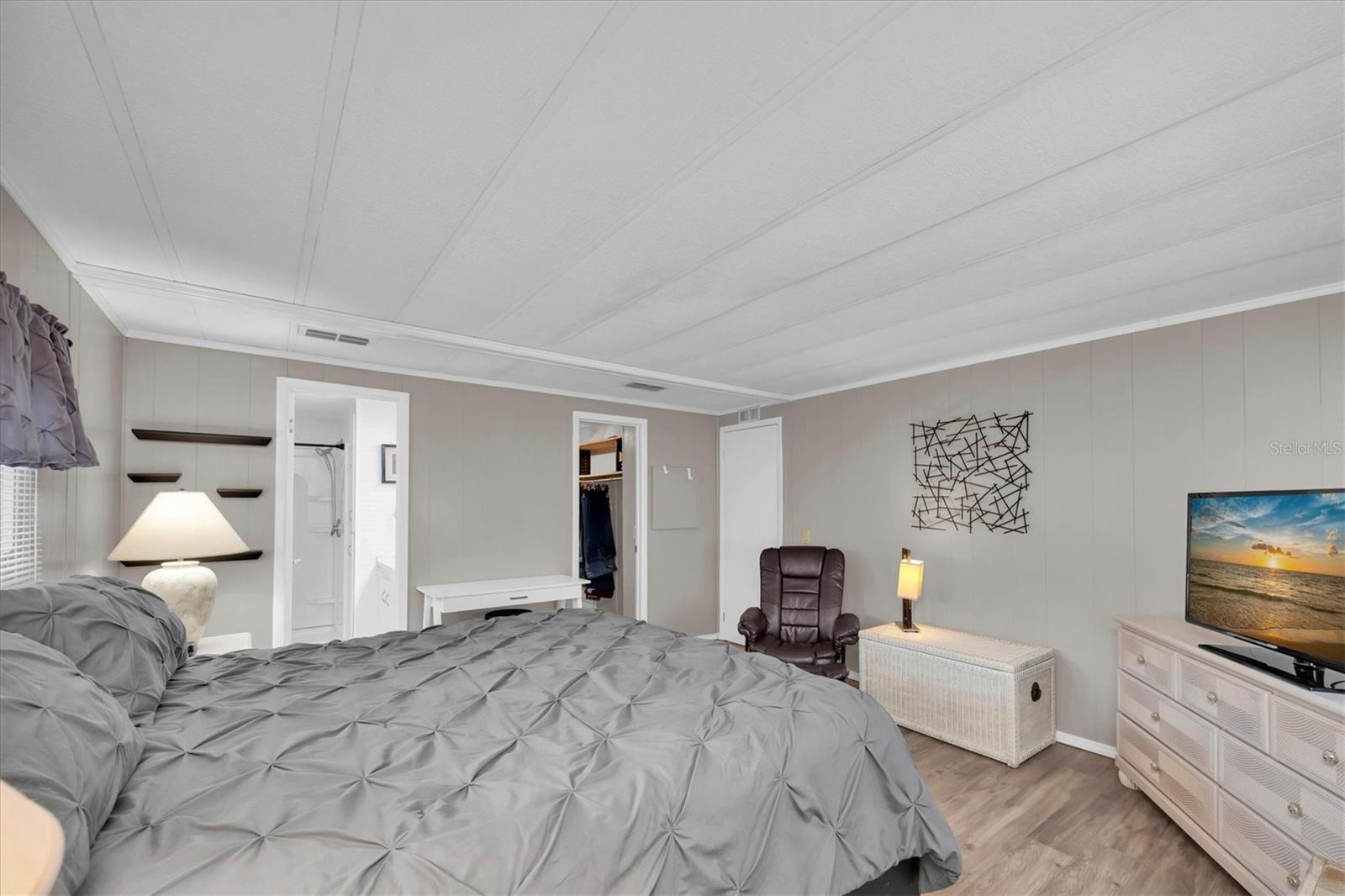 Image 20 of 48 For 12501 Ulmerton Road 206