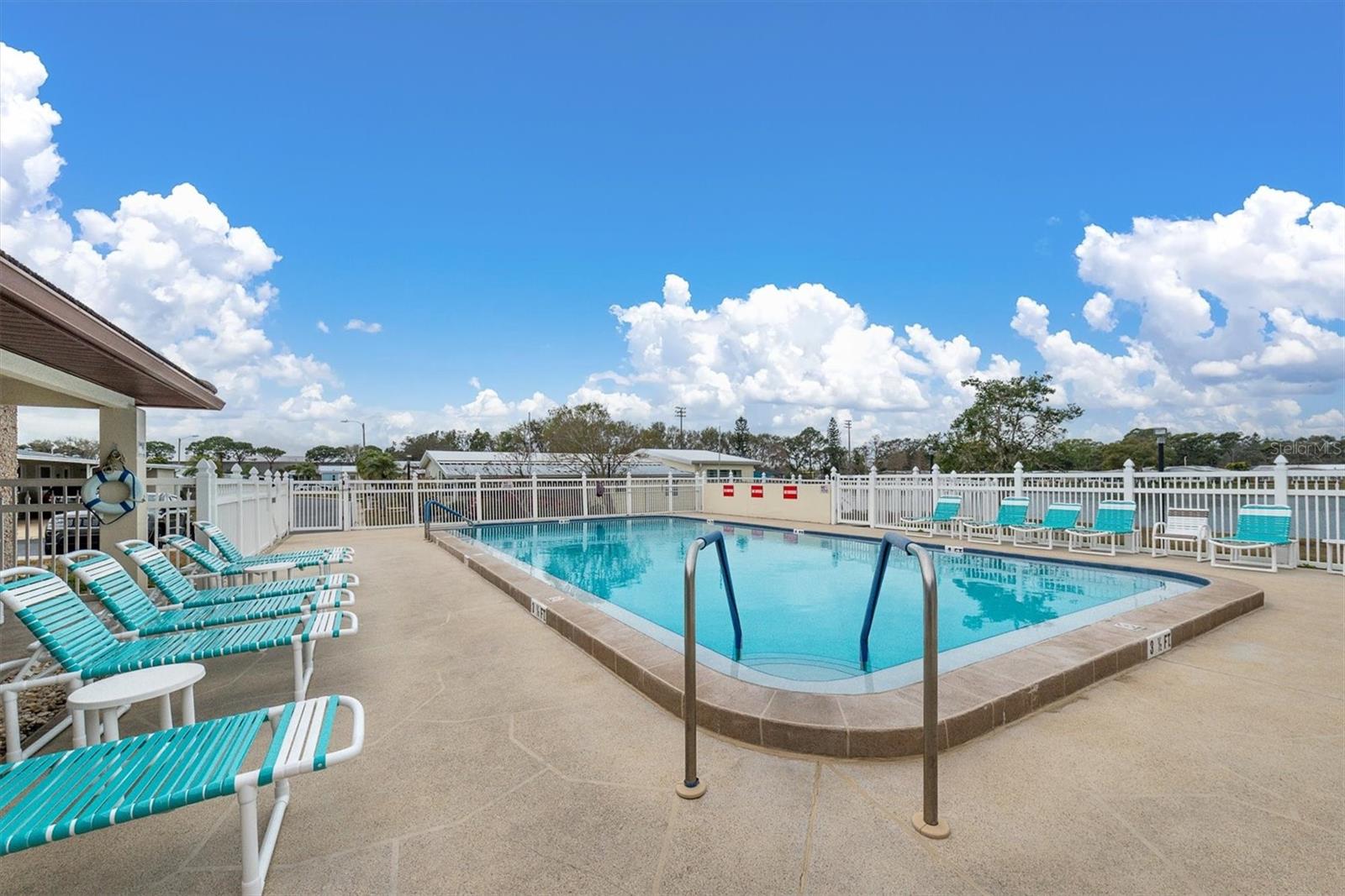 Image 38 of 48 For 12501 Ulmerton Road 206