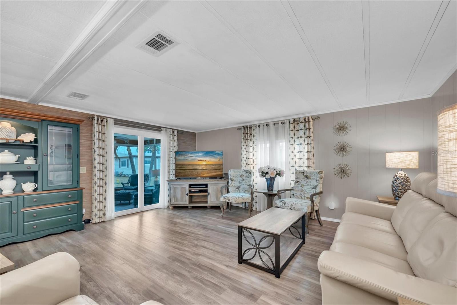 Image 6 of 48 For 12501 Ulmerton Road 206