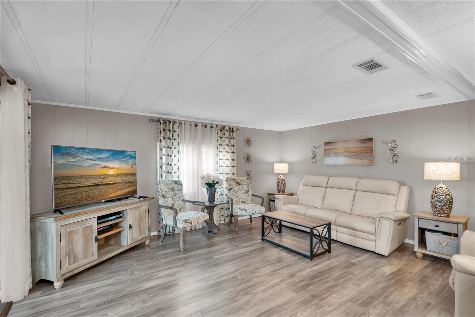 Image 7 of 48 For 12501 Ulmerton Road 206