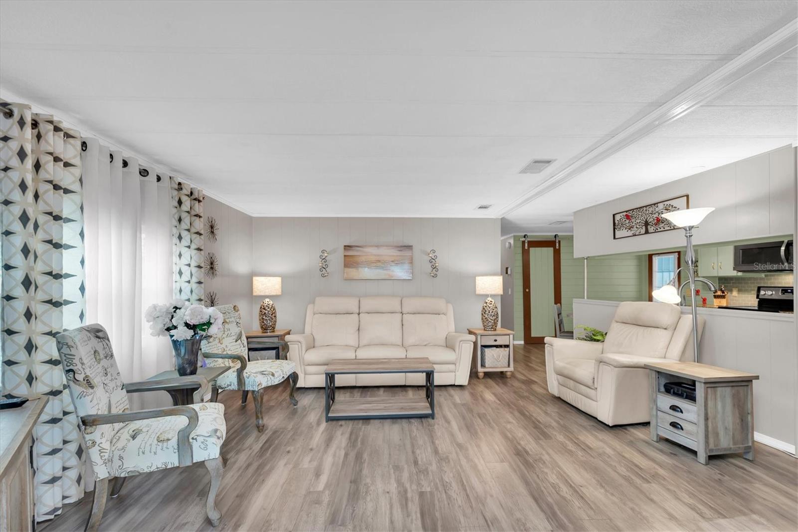 Image 8 of 48 For 12501 Ulmerton Road 206