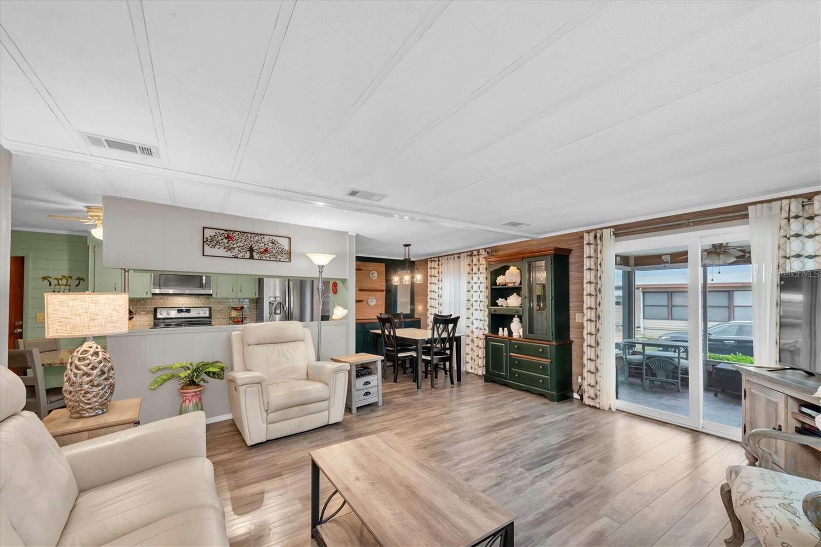 Image 9 of 48 For 12501 Ulmerton Road 206