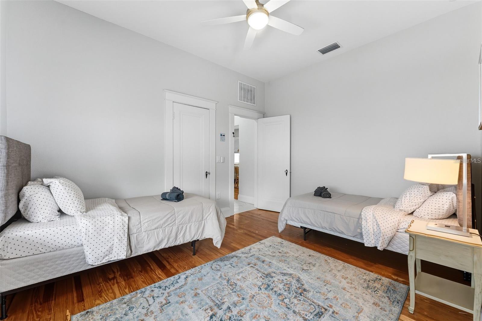 Image 18 of 36 For 2131 Cypress Street