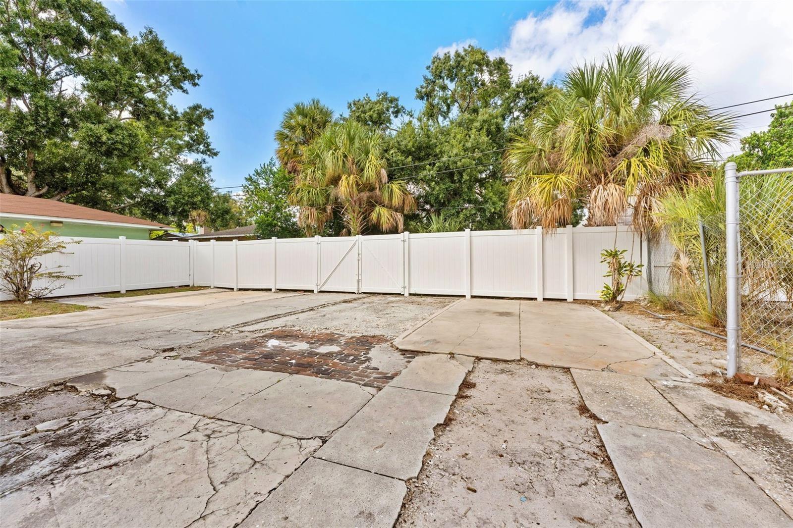 Image 27 of 36 For 2131 Cypress Street