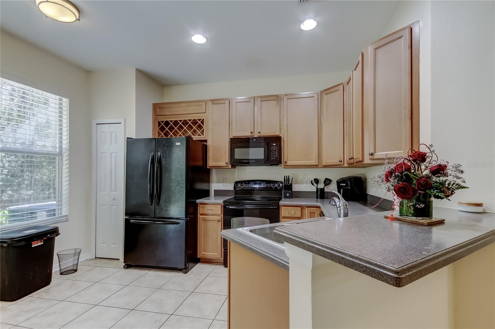 Listing photo id 8 for 12660 Silverdale Street