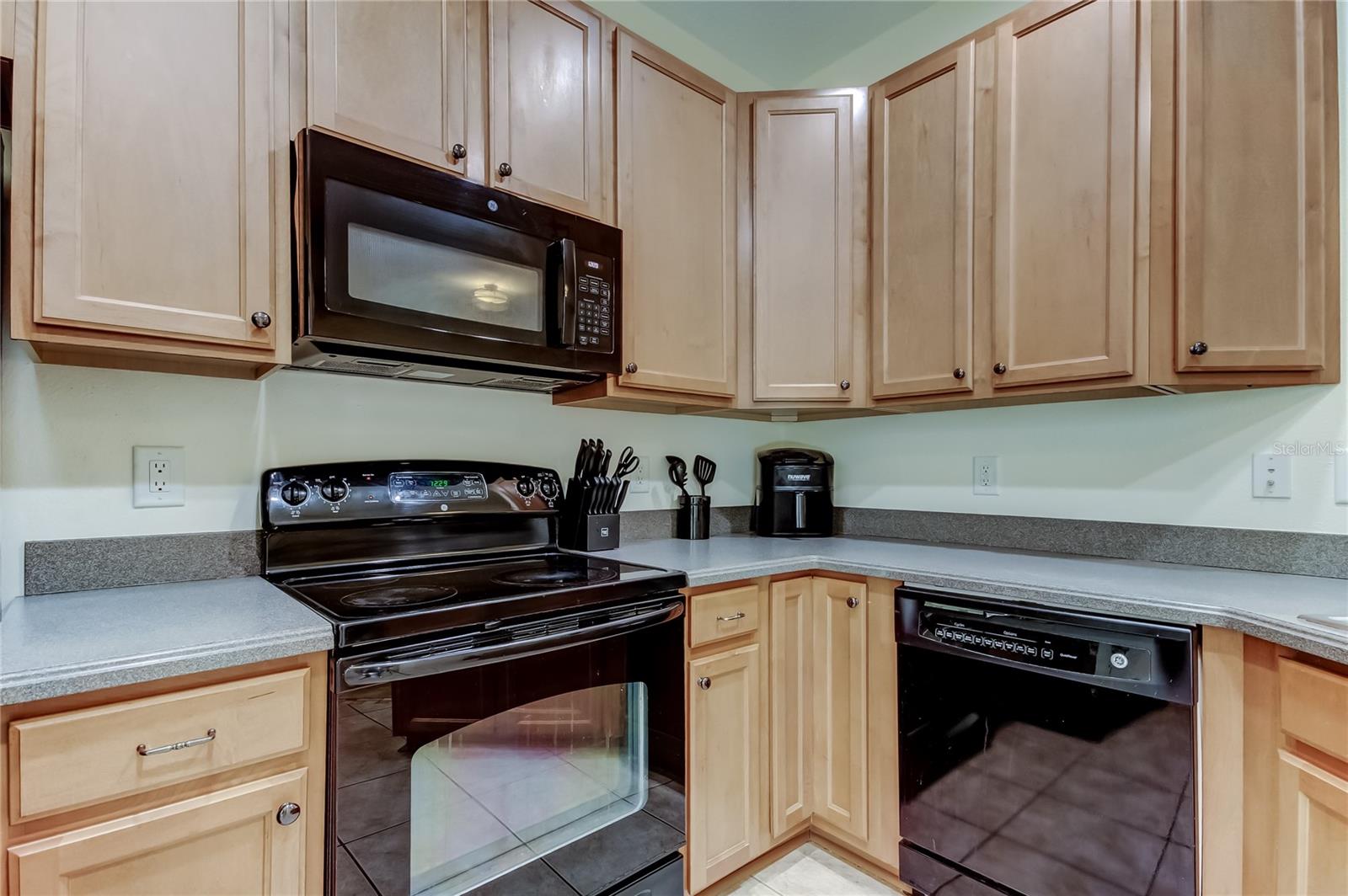 Listing photo id 10 for 12660 Silverdale Street