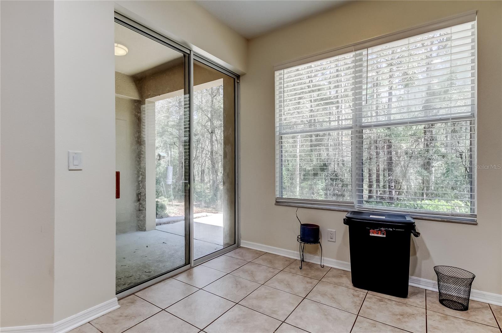 Listing photo id 13 for 12660 Silverdale Street