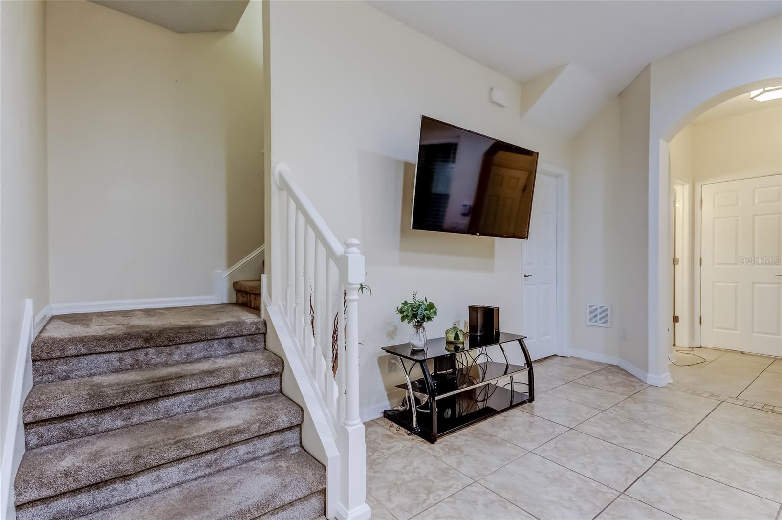 Listing photo id 16 for 12660 Silverdale Street