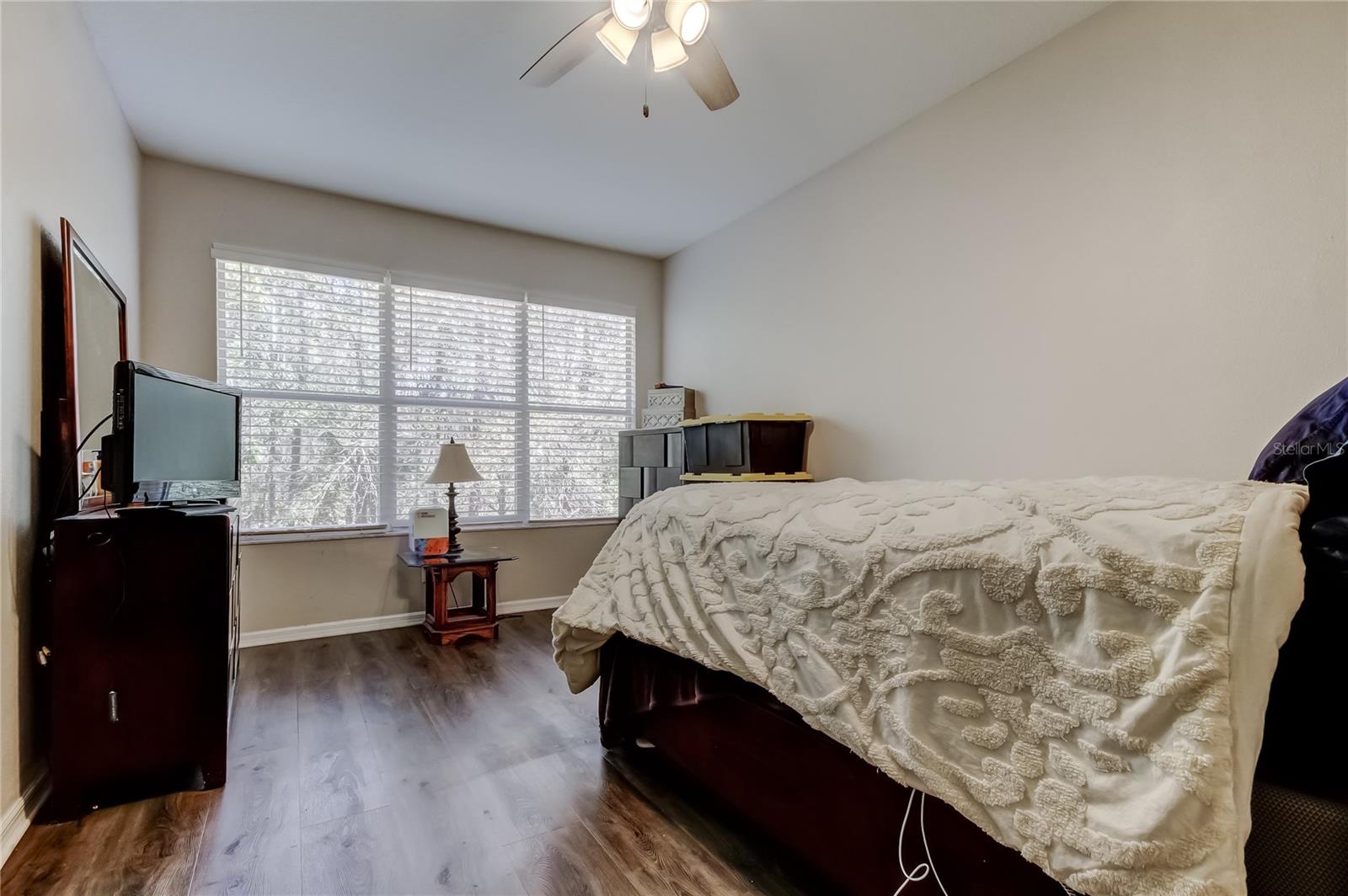 Listing photo id 18 for 12660 Silverdale Street