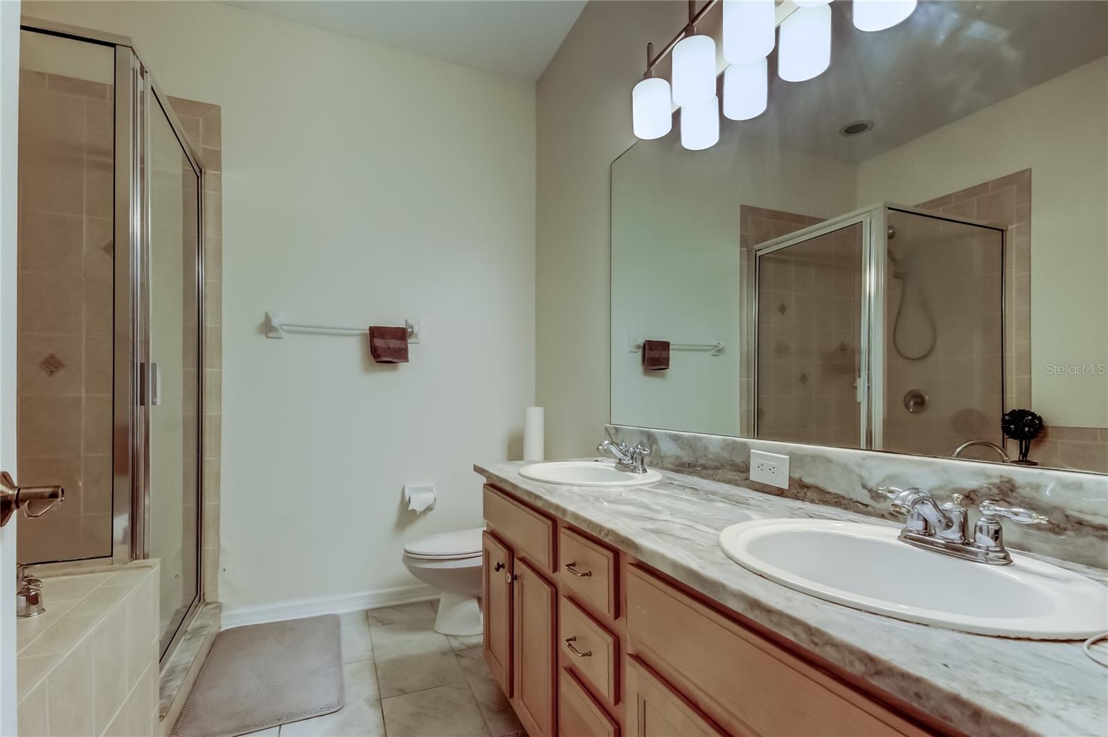 Listing photo id 22 for 12660 Silverdale Street