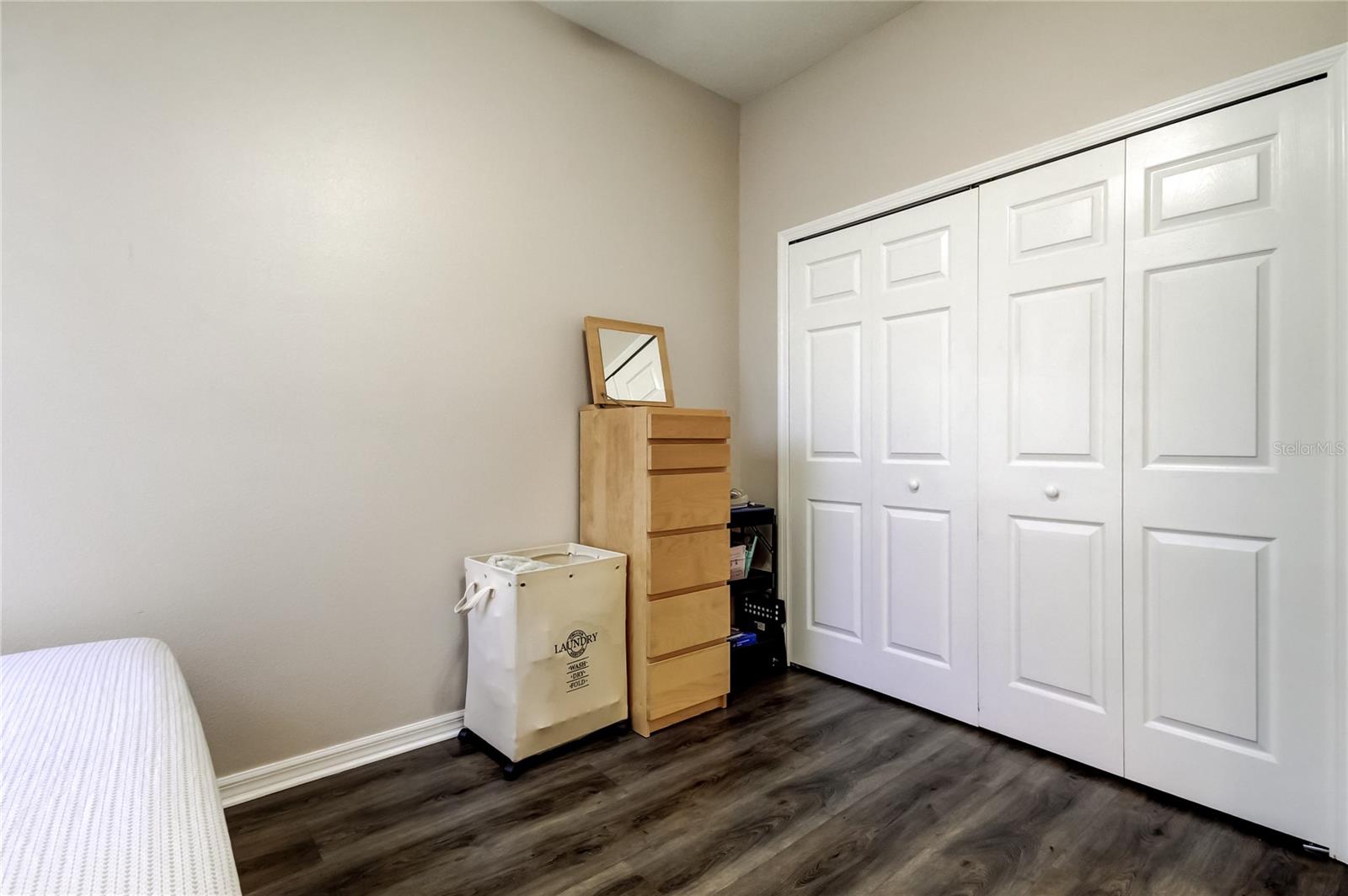 Listing photo id 25 for 12660 Silverdale Street