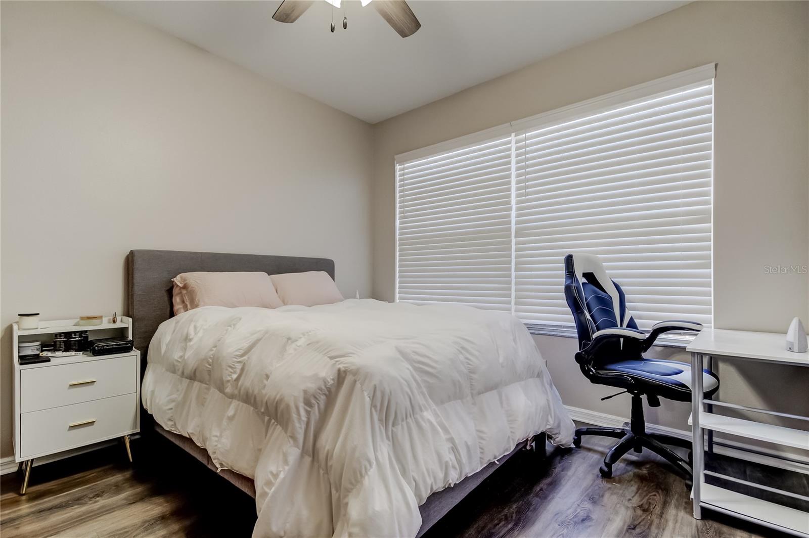 Listing photo id 27 for 12660 Silverdale Street