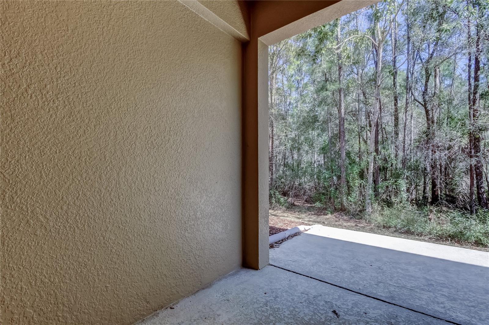 Listing photo id 32 for 12660 Silverdale Street