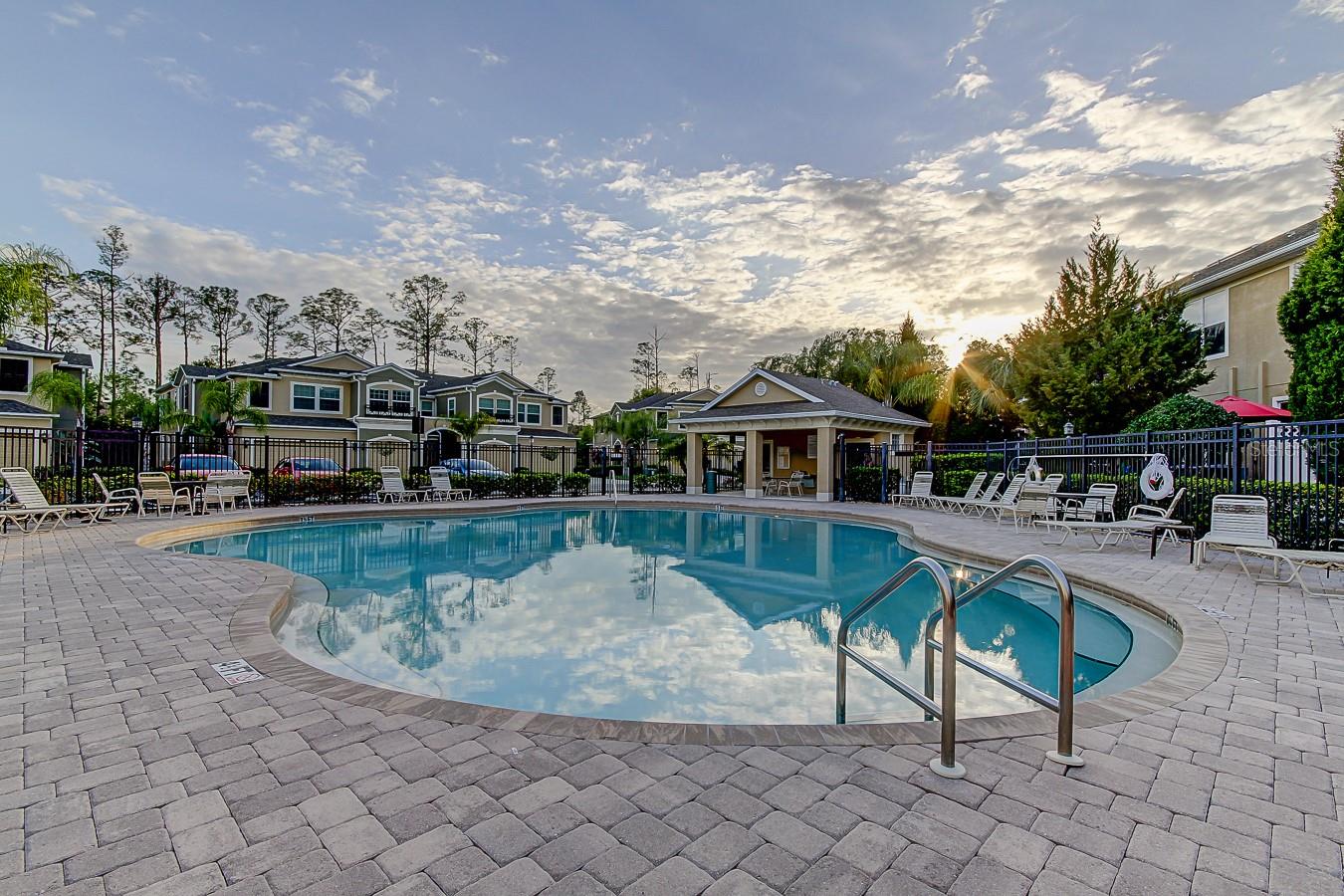 Listing photo id 36 for 12660 Silverdale Street