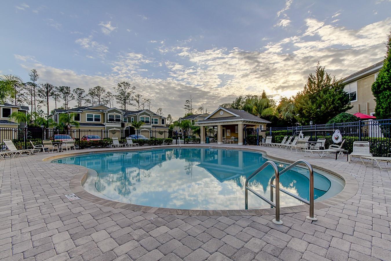 Listing photo id 37 for 12660 Silverdale Street