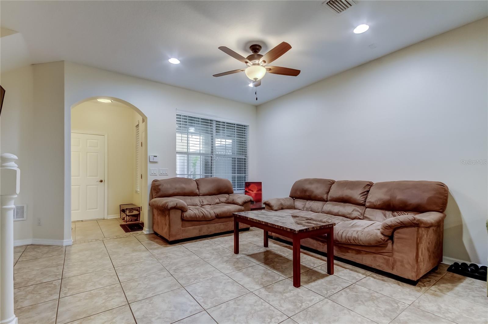 Listing photo id 2 for 12660 Silverdale Street