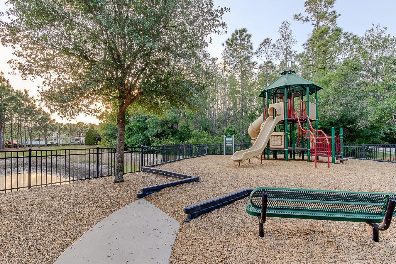 Listing photo id 38 for 12660 Silverdale Street