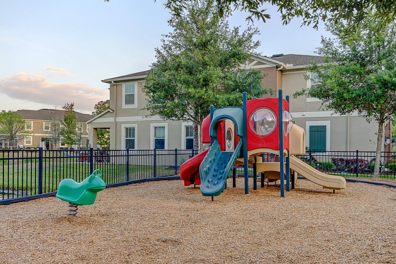 Listing photo id 40 for 12660 Silverdale Street