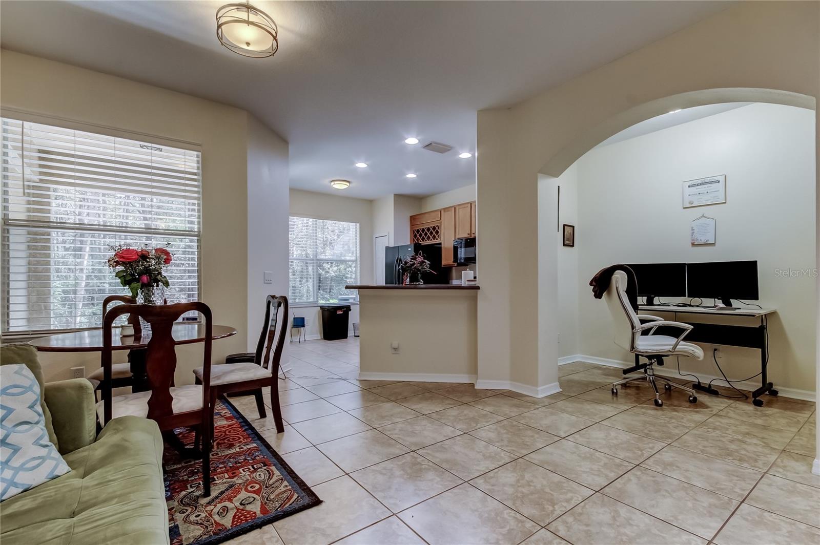 Listing photo id 3 for 12660 Silverdale Street