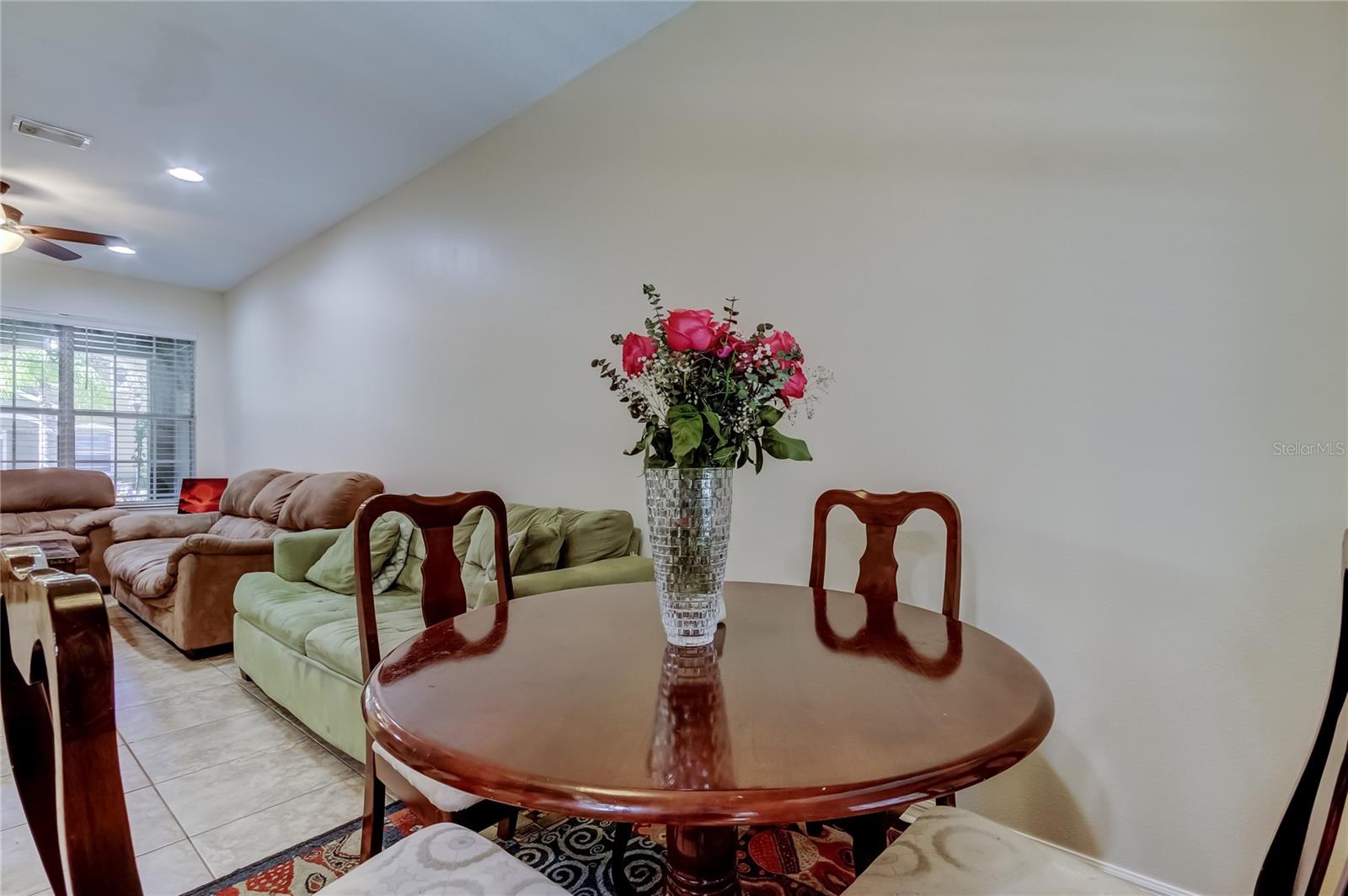 Listing photo id 4 for 12660 Silverdale Street