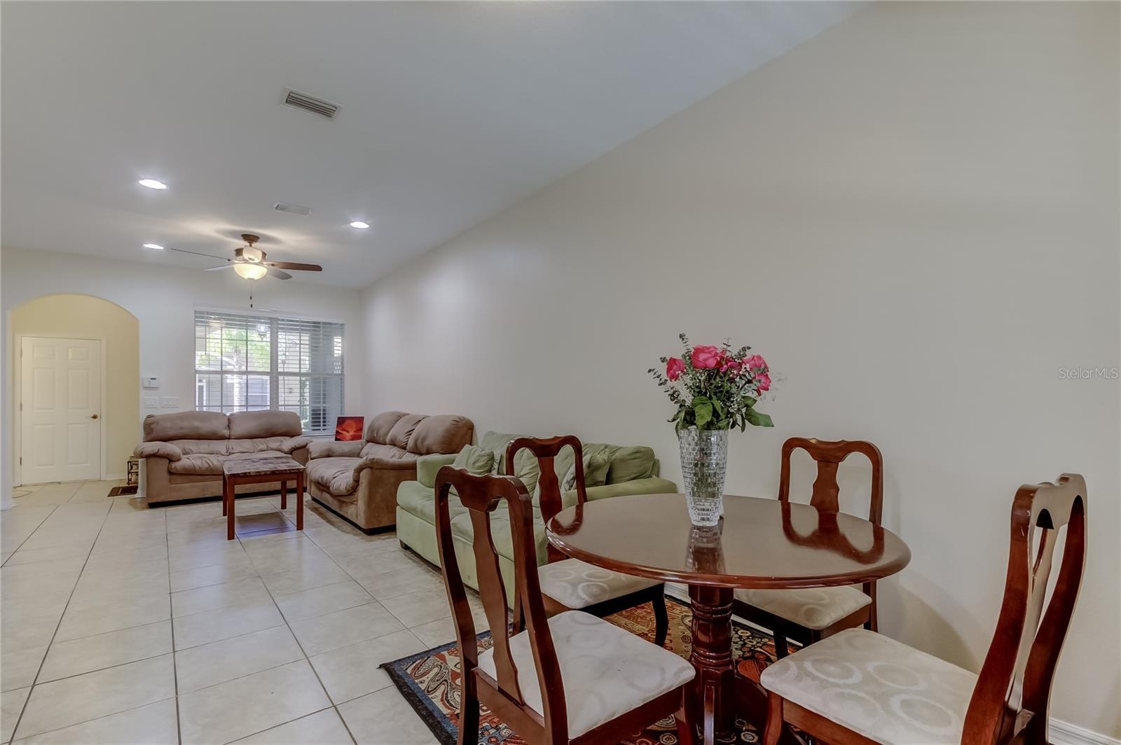 Listing photo id 7 for 12660 Silverdale Street