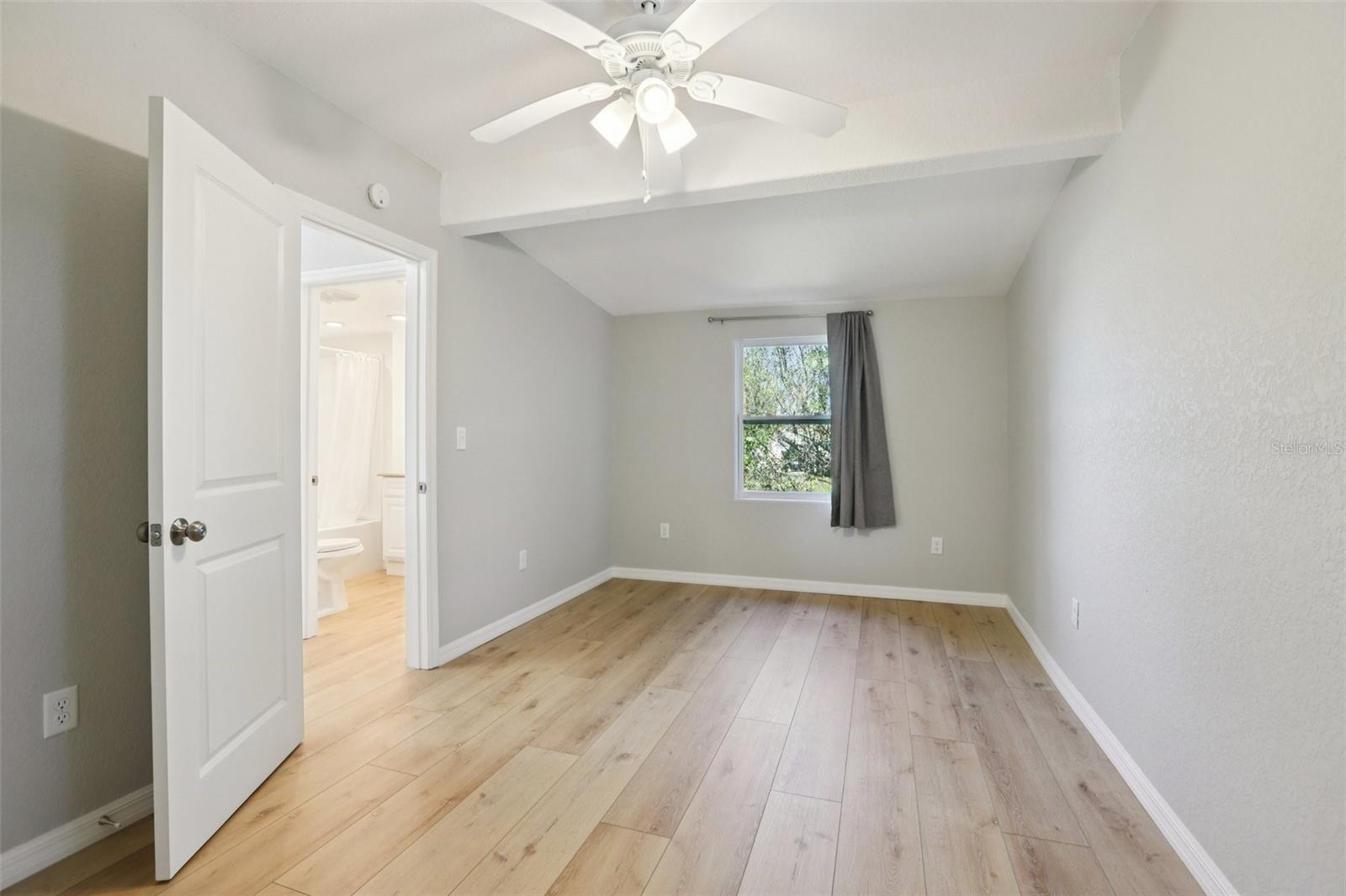 Image 22 of 35 For 13135 4th Street E