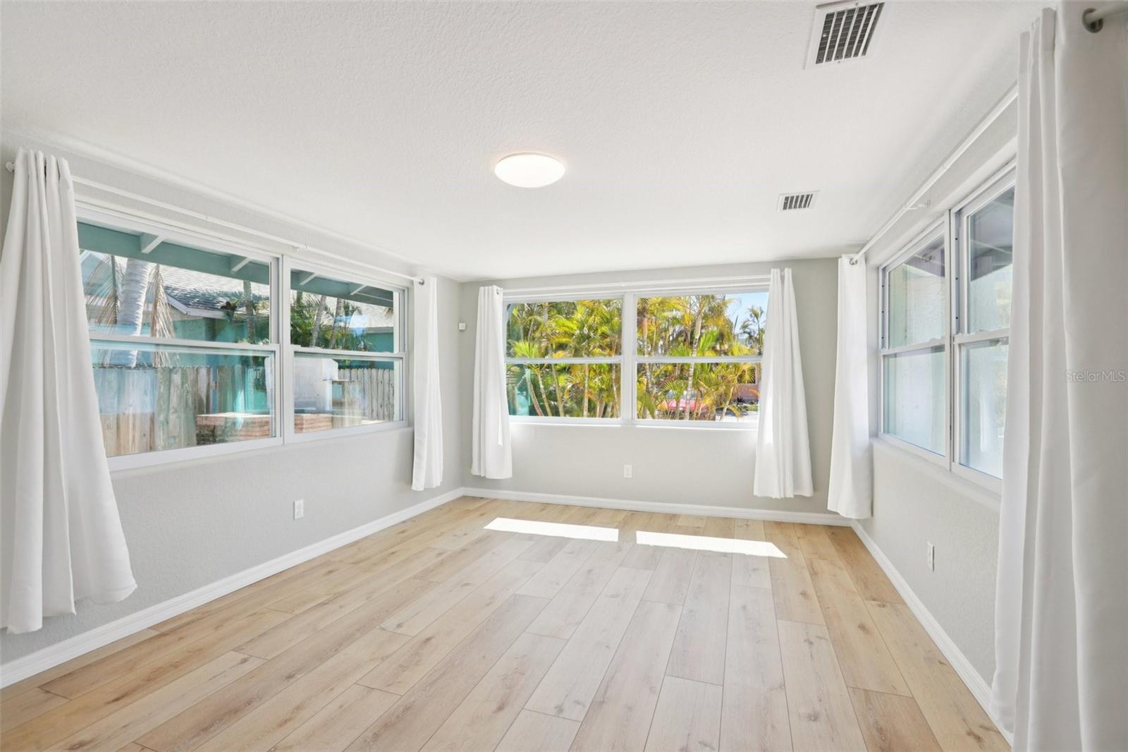 Image 6 of 35 For 13135 4th Street E