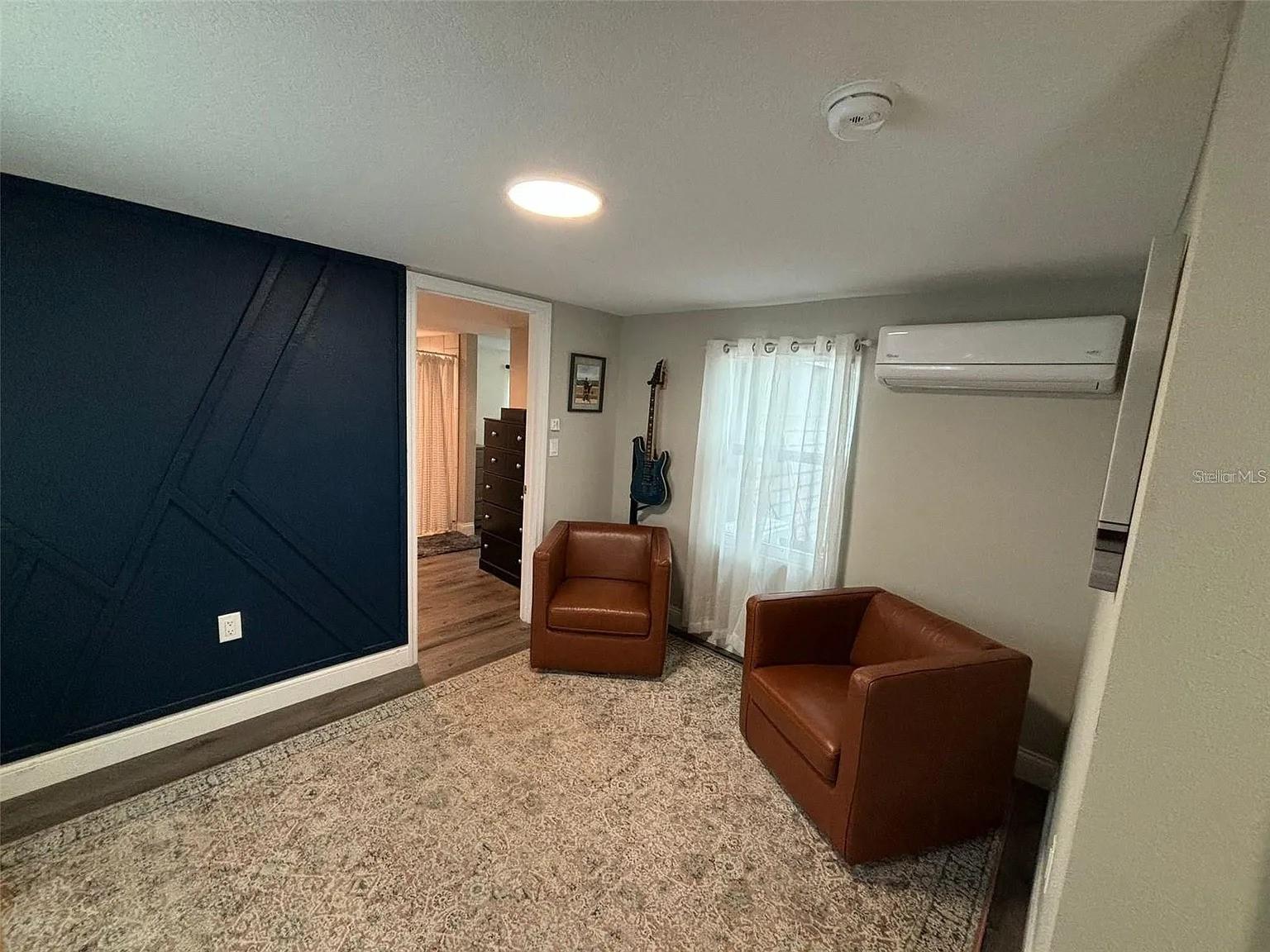 Image 2 of 16 For 2007 Henry Avenue