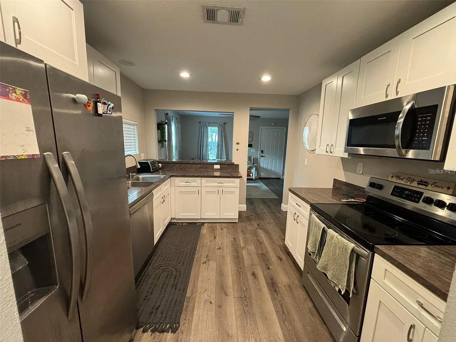 Image 5 of 16 For 2007 Henry Avenue