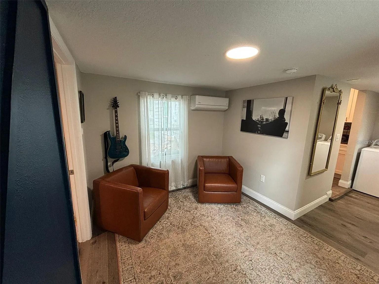 Image 7 of 16 For 2007 Henry Avenue